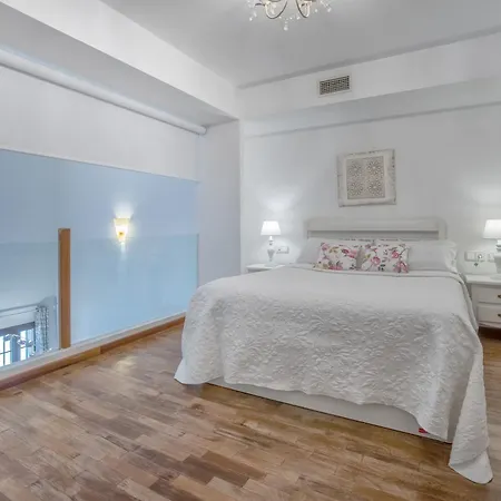 Santa Ana Free Parking Center Apartment