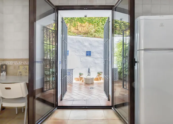 Santa Ana Free Parking Center *