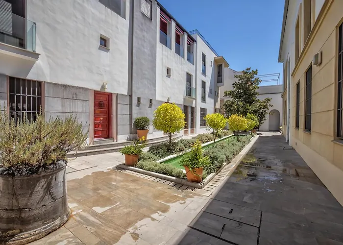 Santa Ana Free Parking Center