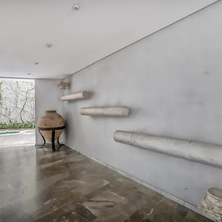 Santa Ana Free Parking Center *