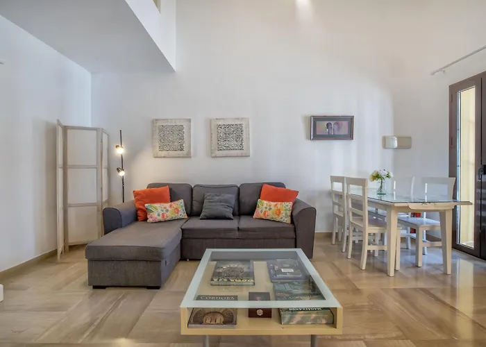 Апартаменты Santa Ana Free Parking Center